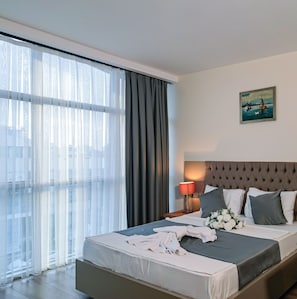In-room safe, desk, laptop workspace, soundproofing - Lara Street Hotel (Antalya)