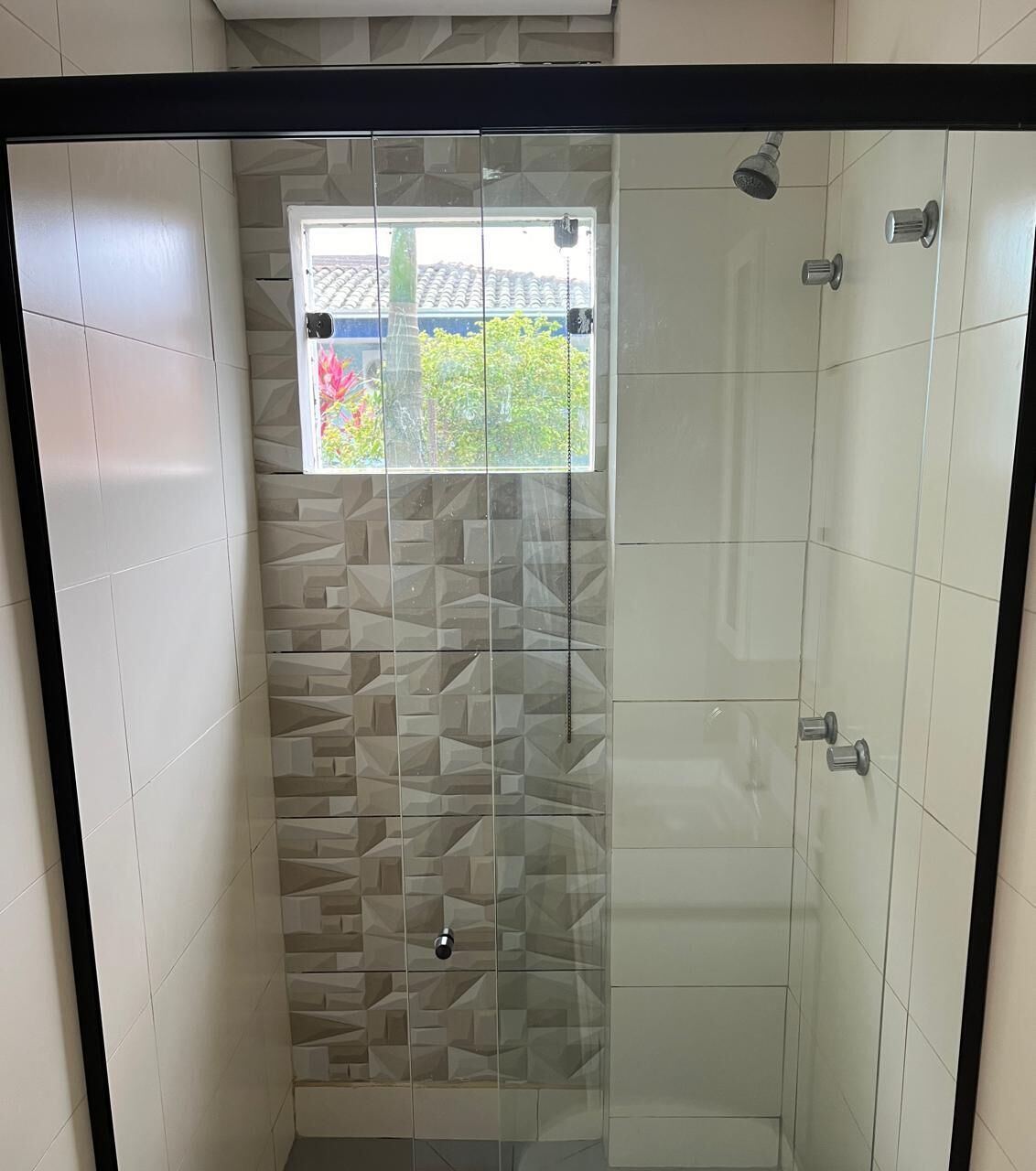 华丽双人房 | 浴室 | 淋浴设施、免费洗浴用品、毛巾、肥皂