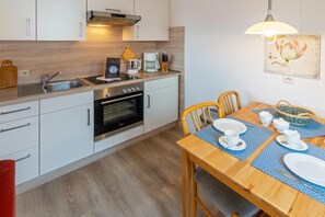 Réfrigérateur, micro-ondes, four, cafetière/bouilloire