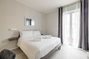 Desk, laptop workspace, free WiFi - Belli San Giovanni Guest House (Rome)