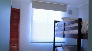 2 quartos, ferros/tábuas de passar roupa, Wi-Fi, roupa de cama