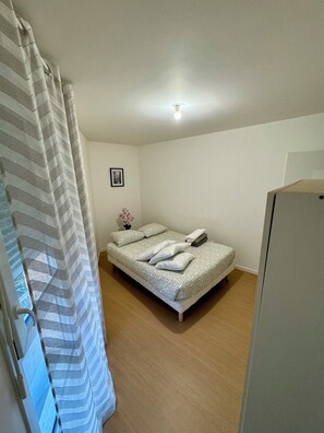 2 bedrooms, iron/ironing board, WiFi, bed sheets - Cosy apartment located in Drancy near Paris / CDG (Drancy)