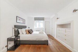 3 habitaciones, tabla de planchar con plancha, internet y ropa de cama 