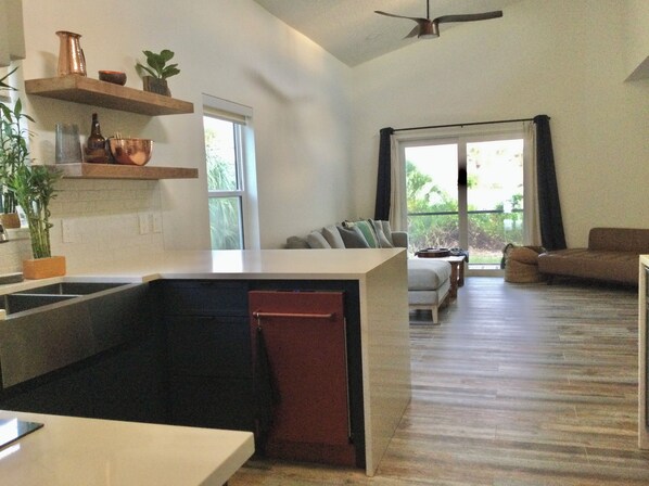 Smart TV - Modern Minimalist 2-bedroom Brand New House in Venice , Florida (South Venice)