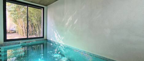 Inomhuspool och uppvärmd pool