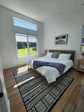 2 bedrooms, iron/ironing board, WiFi, bed sheets - Ô 7e ciel spa and massage (weedon)