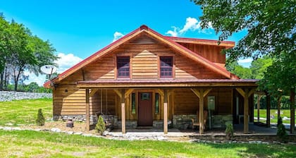 TURKEY CREEK | Cozy Cabin Near Jack Daniels & More