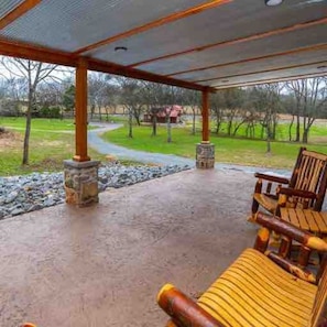 Terrace/patio - Turkey Ridge | unique & peaceful (Fayetteville)