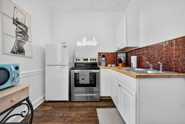 Fridge, microwave, oven, stovetop