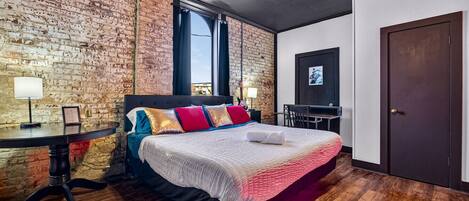 2 chambres, bureau, fer et planche à repasser, lit parapluie