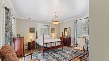 4 bedrooms, desk, iron/ironing board, travel crib