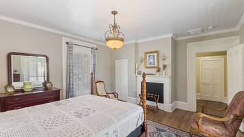 4 bedrooms, iron/ironing board, travel cot, WiFi