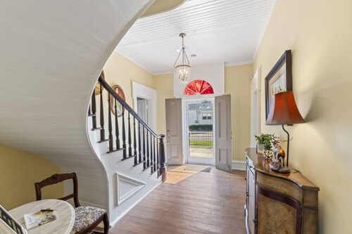 Miss Elizabeth`s Place | Downtown Lynchburg