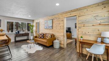 TV connectée, lecteur de DVD, livres