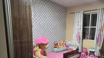 2 quartos, ferros/tábuas de passar roupa, Wi-Fi, roupa de cama