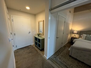 1 habitación, tabla de planchar con plancha, wifi y ropa de cama