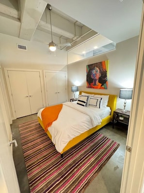 2 habitaciones, tabla de planchar con plancha, wifi y ropa de cama 