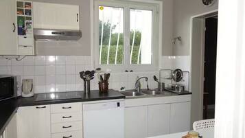 Micro-ondes, four, plaque de cuisson, lave-vaisselle