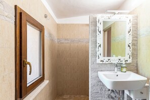 Dusche, Haartrockner, Bidet, Seife