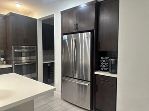 電子レンジ、オーブン、コンロ、食器洗い機