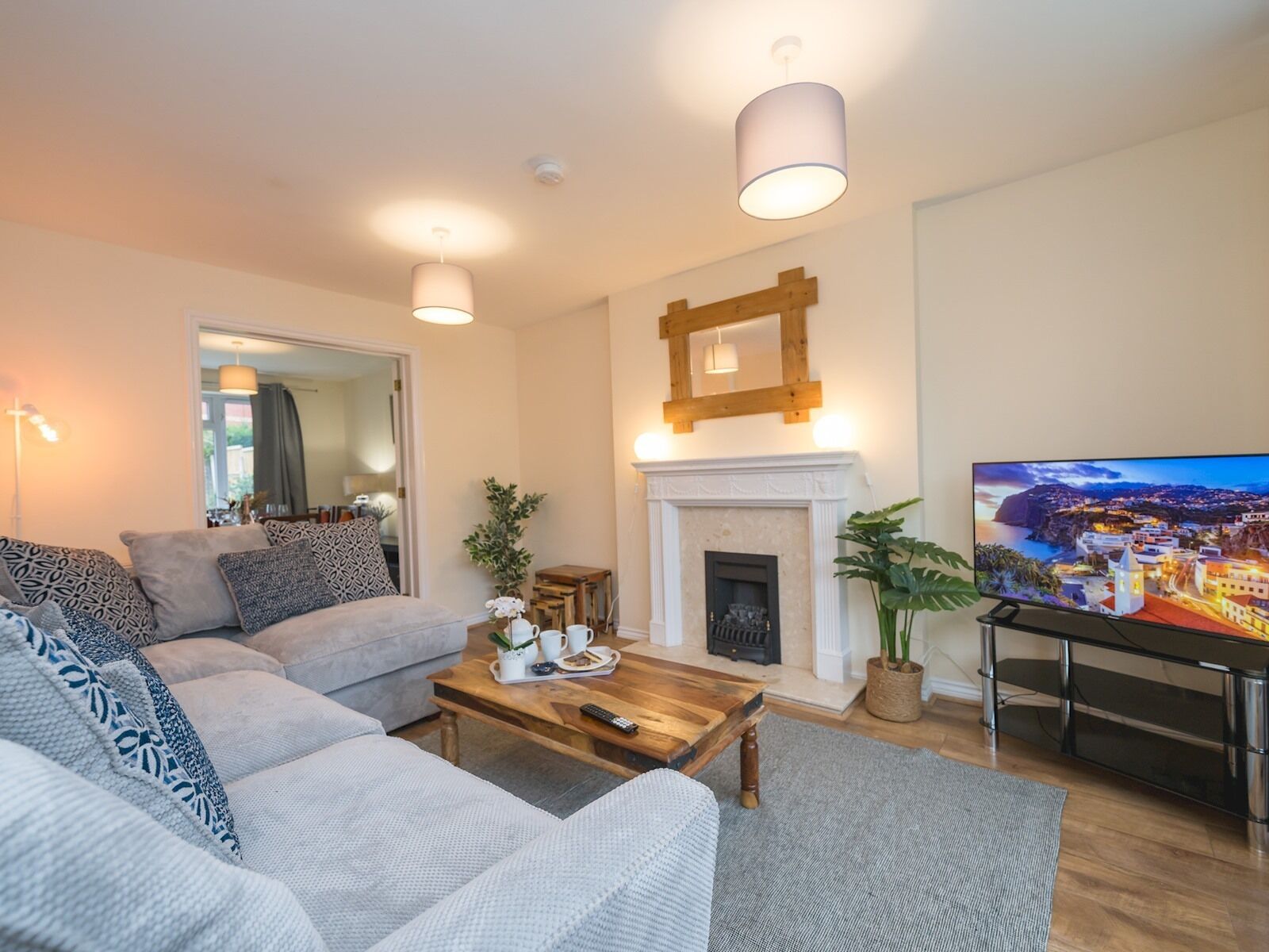 Televisión y oficina 