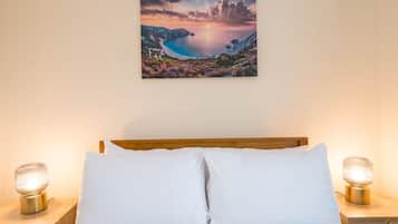 3 bedrooms, iron/ironing board, free WiFi, bed sheets