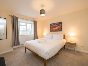 3 bedrooms, iron/ironing board, free WiFi, bed sheets