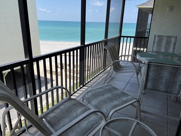 Outdoor dining - La Coquina 2BR – Beachfront w/ Pool & Views (Englewood)