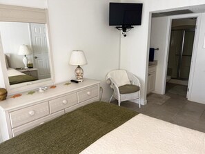 2 bedrooms, bed sheets - La Coquina 2BR – Beachfront w/ Pool & Views (Englewood)