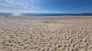 A beach with footprints in the sand and a clear sky. - 4BD Residence in San José del Cabo (San José del Cabo)