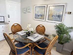 Dining - 9th-Floor Beach Condo | Gulf Views & Heated Pools (Bonita Springs)