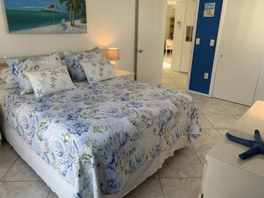 2 bedrooms, WiFi, bed sheets - Bayside 2BR - Gulf Views & Sun Deck at Tamarind (Englewood)