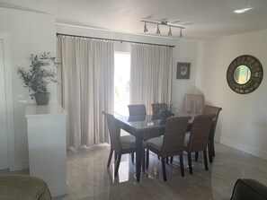 Dining - Charming 2BR Pool Home Near Manasota Key (Englewood)