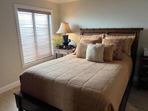 2 bedrooms, WiFi, bed sheets - Waterfront Luxury - Bay Breezes & Loft Lounge (Englewood)