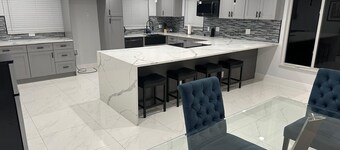 Charming 2-Bed  Home With Pool