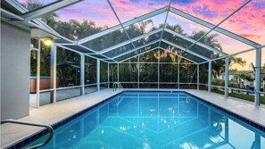 Pool - Charming 2-Bed  Home With Pool (Fort Myers)