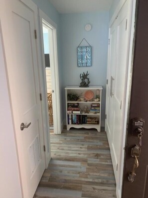 Interior - Fantasy Island Condo - Bay Views - Pool - Garage (Englewood)