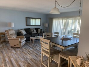 Interior - Fantasy Island Condo - Bay Views - Pool - Garage (Englewood)