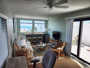Smart TV - Rooftop Views & Gulf Vibes - Sunsets & Beach (Englewood)