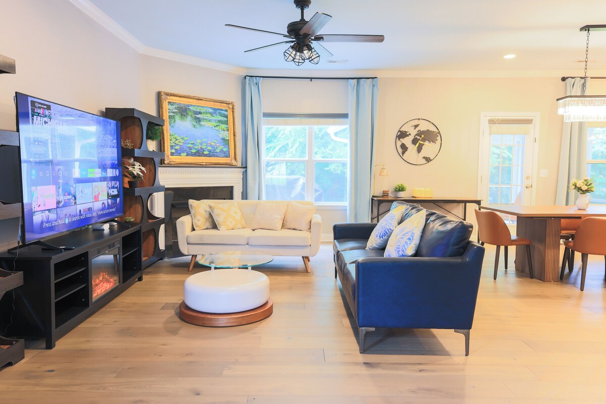 Luxury 3King 4FullSize GameRoom FencedYard Grill 5-SmartTV Safe&Quiet Area