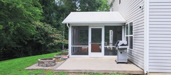 Luxury 3King 4FullSize GameRoom FencedYard Grill 5-SmartTV Safe&Quiet Area