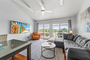 Smart-TV, videospill, bøker og stereoanlegg