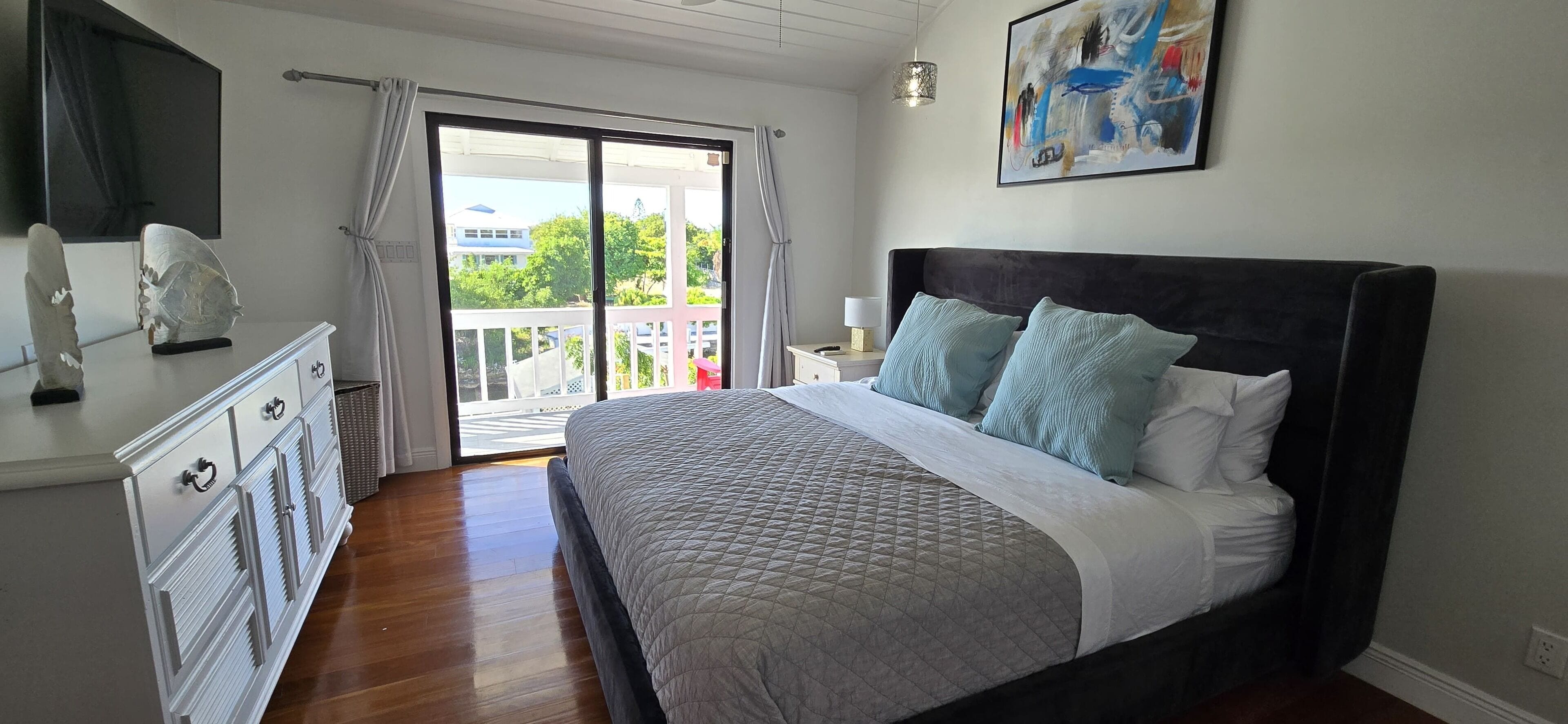 5 bedrooms, in-room safe, desk, iron/ironing board