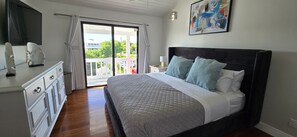 5 bedrooms, in-room safe, desk, iron/ironing board