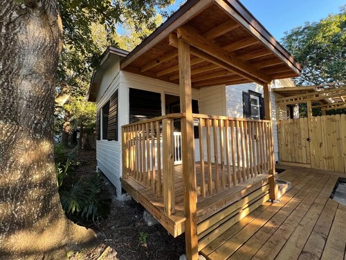 Cruise / Port Canaveral- 2 Bedroom Cottage / Cocoa Beach