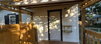 Cruise / Port Canaveral- 2 Bedroom Cottage / Cocoa Beach