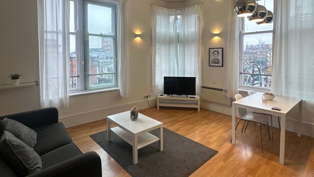 Living area - Cosy Studio Apartment - Leeds City Centre (Leeds)