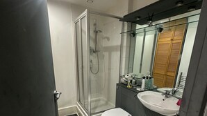 Bathroom - Cosy Studio Apartment - Leeds City Centre (Leeds)