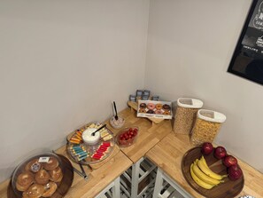 Tägliches inbegriffenes kontinentales Frühstück