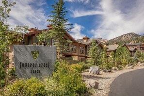 Exterior - STEPS to Slopes, Huge Cabin Perfect for Families (Mammoth Lakes)